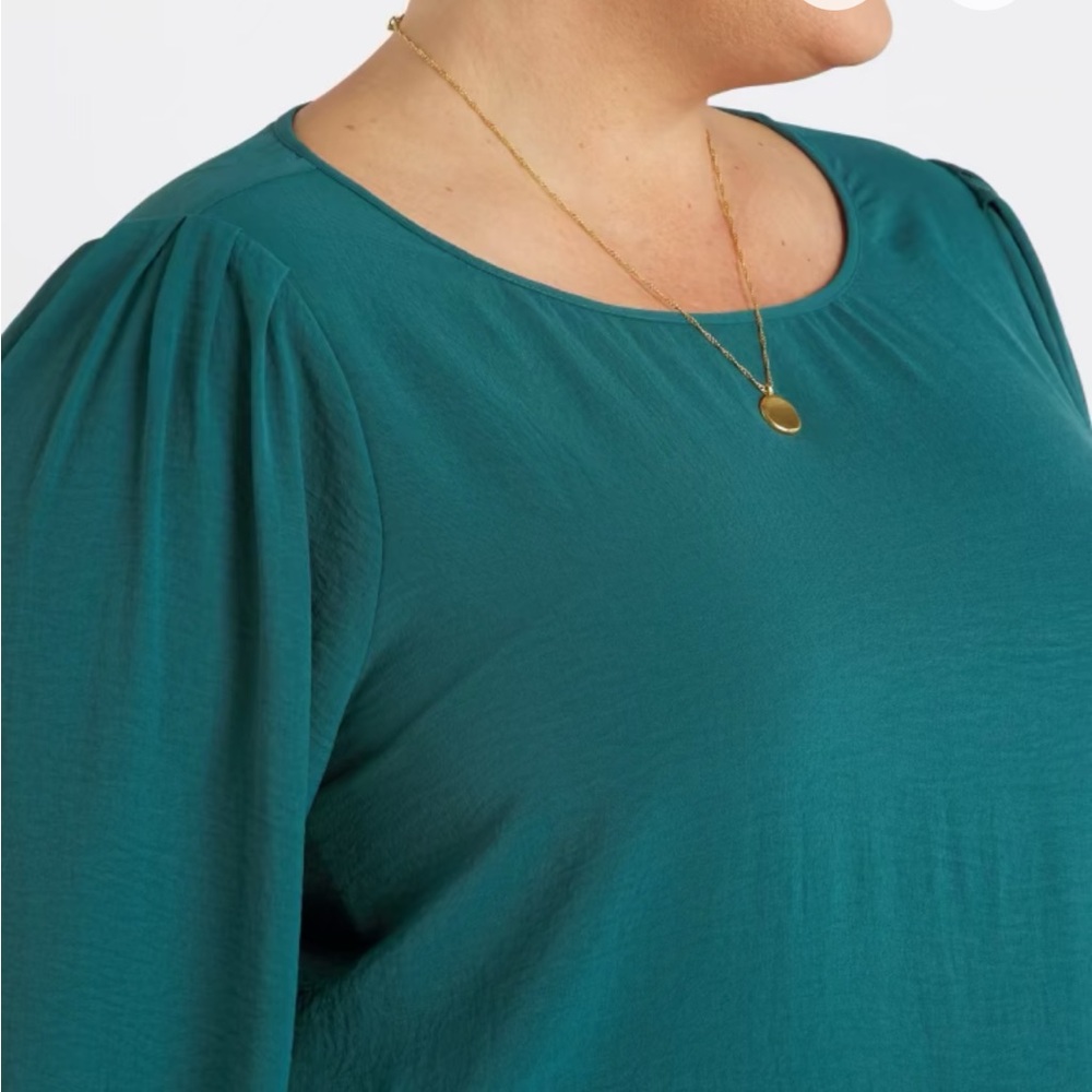 Nine Britton Women’s Green Long Sleeve Blouse - Classic Crewneck - Picture 2 of 9